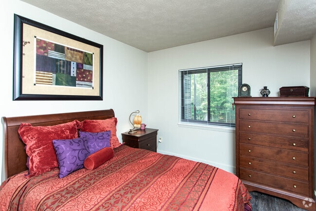 1BR, 1BA - 550 SF