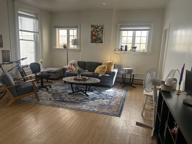329 N Geneva St Unit 1