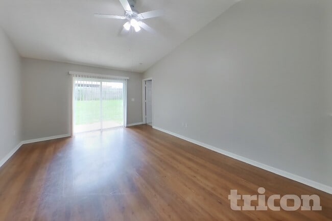 Photo - 7833 Manor Dr