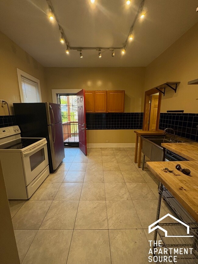 Photo - 1154 W 18th St Unidad 2 Rental