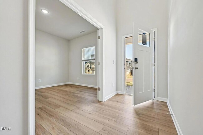 Photo - 528 Bridger Dr