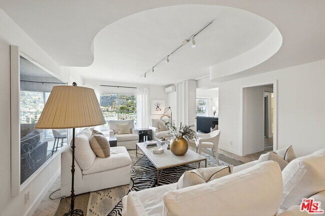 Building Photo - 838 N Doheny Dr Unit 1405 Rental