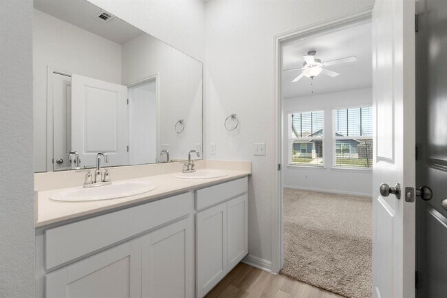 Photo - 121 Oakdale Meadows Ln