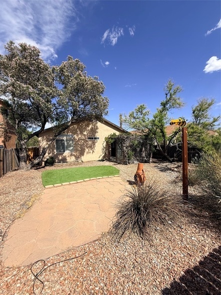 Photo - 10639 Rockcliff Dr NW