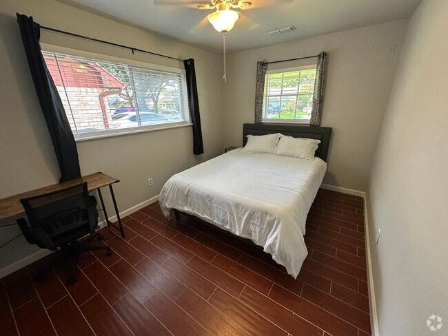 Building Photo - 8626 Nairn St Rental