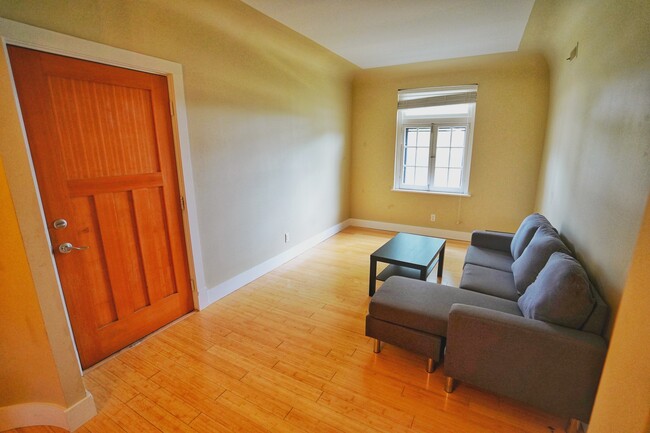 Building Photo - 611 Westgate Ave Unit A Rental