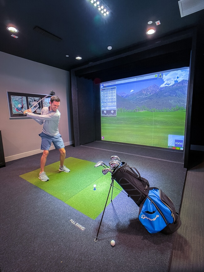 Golf Simulator - Venice Isles Luxury Apartments