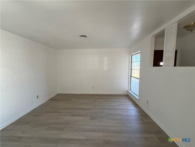 Photo - 1102 S Ann Blvd