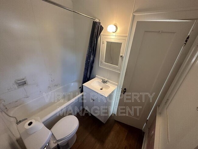 Photo - 611 6th St