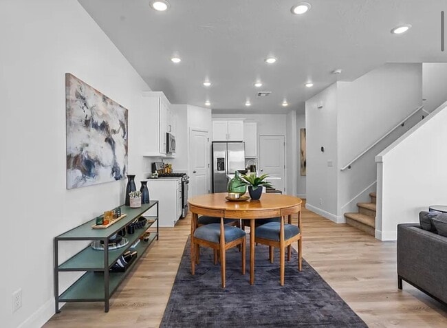 Photo - 3 Bedroom Desert Color Townhome!!