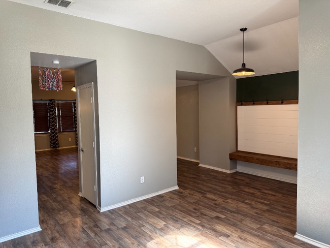 Photo - 1988 Helmoken Falls Dr