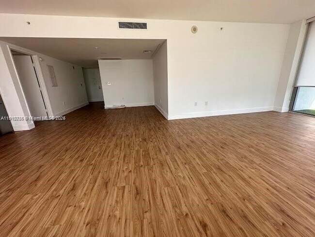 Photo - 92 SW 3rd St