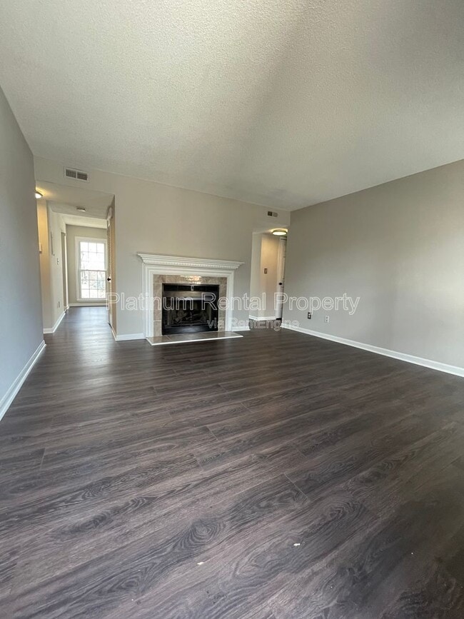 Building Photo - 1166 Booth Rd Unit Apartment 906