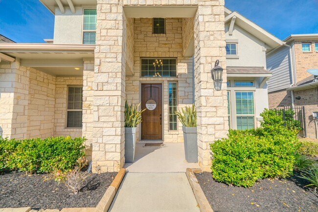56 Venetia Grove Dr