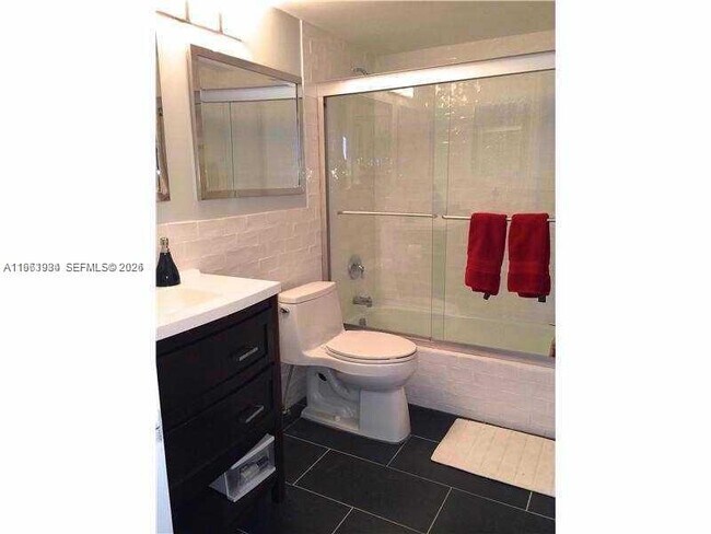 Photo - 1881 Middle River Dr Unidad 604