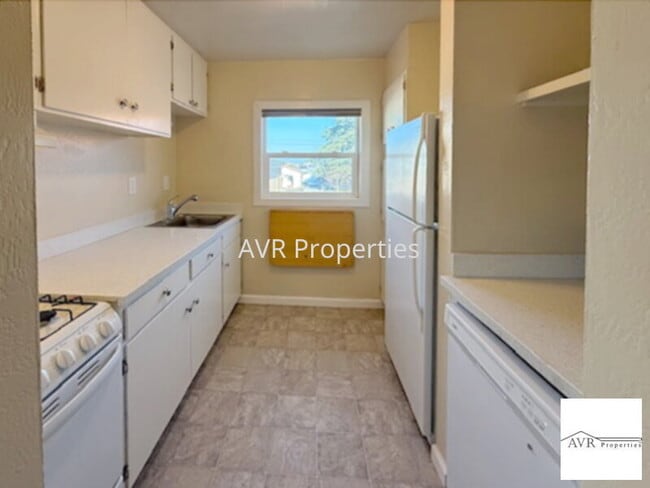 Photo - Beautiful downtown elevated studio with full kitchen