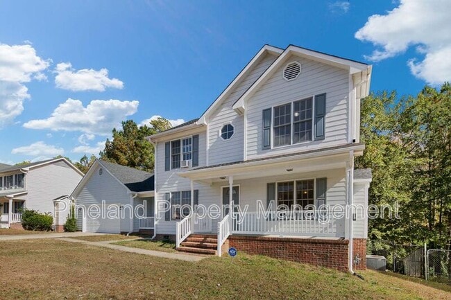 Photo - 320 Roundtree Dr