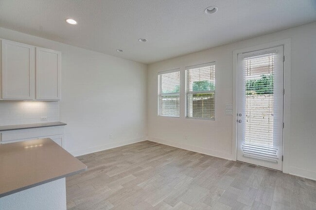 Building Photo - 9102 Moonstone Dr