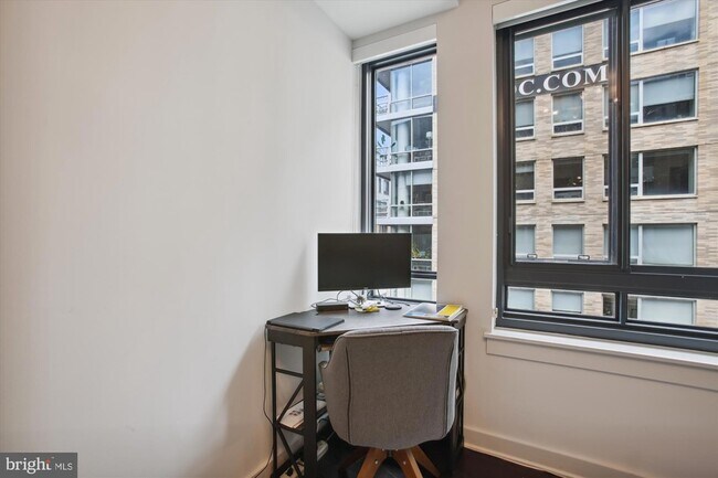 70 N St SE Unit N814
