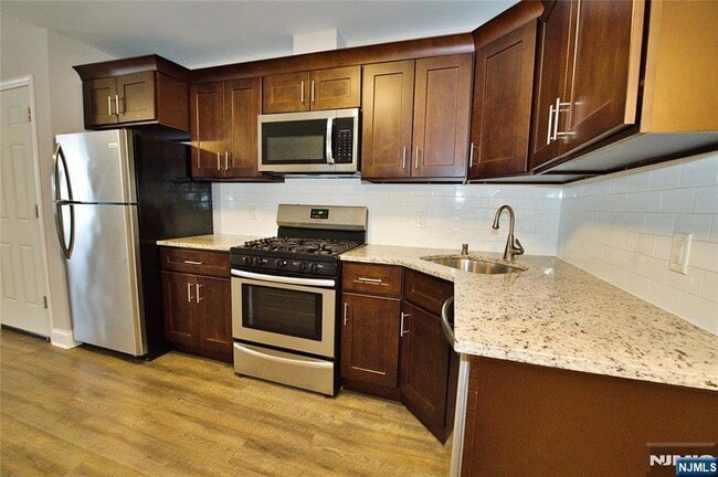 Photo - 116 Maple Ave Unit 4