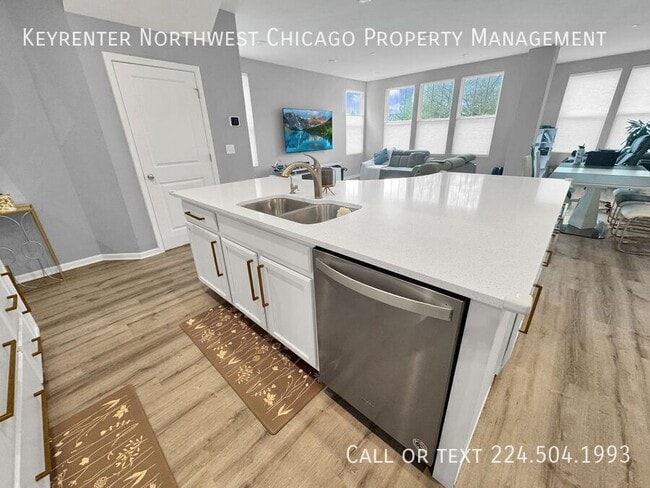 Photo - 142 Roslyn Pl