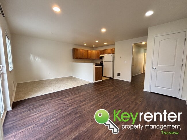 Photo - Modern 3 Bedroom 2.5 Bathroom Tacoma Duplex Near Shopping, Parks and Freeways