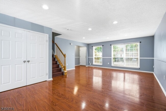 Photo - 9 Balboa Ln