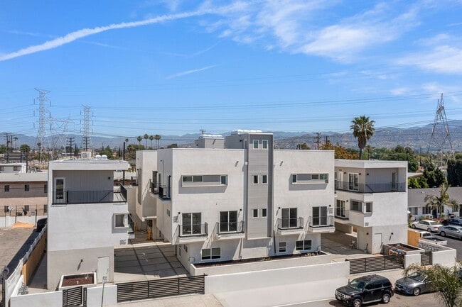 Photo - 10961 Calvert St