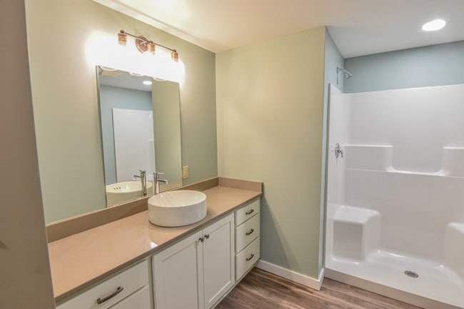 Photo - 320 S Court St