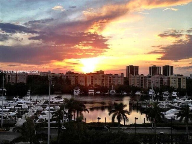 Building Photo - 19667 Turnberry Way Unit 5E