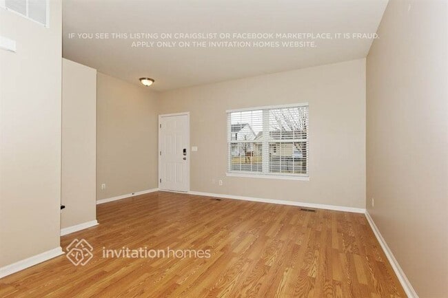 Photo - 370 Reston Cir