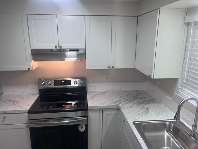 Photo - 1413 SW 22nd St Unit 1413