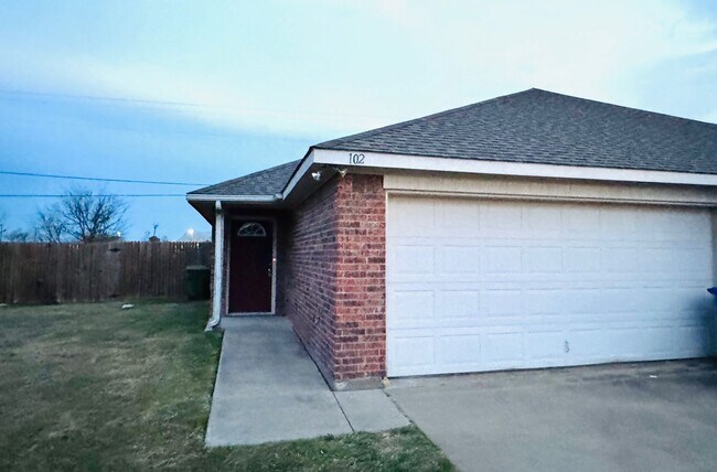 Building Photo - 100-102 Prosperity Trail Unit 102 Prosperity Trl