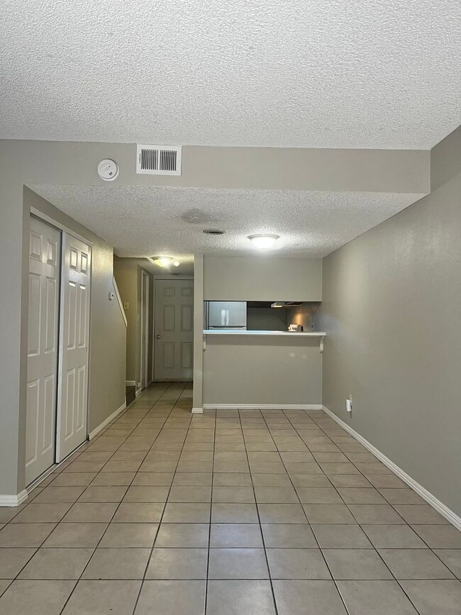 Photo - 861 Nutmeg Pl