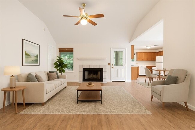 Building Photo - 13806 Greinert Dr