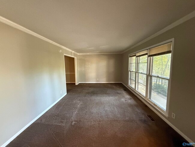 Photo - 723 Versailles Dr SE