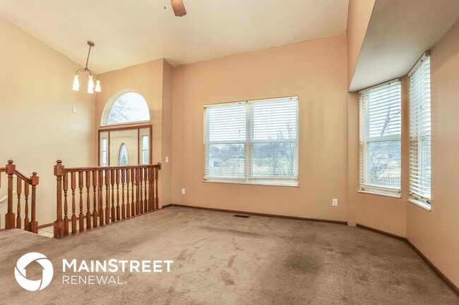 Photo - 2 Aspen Pointe Dr