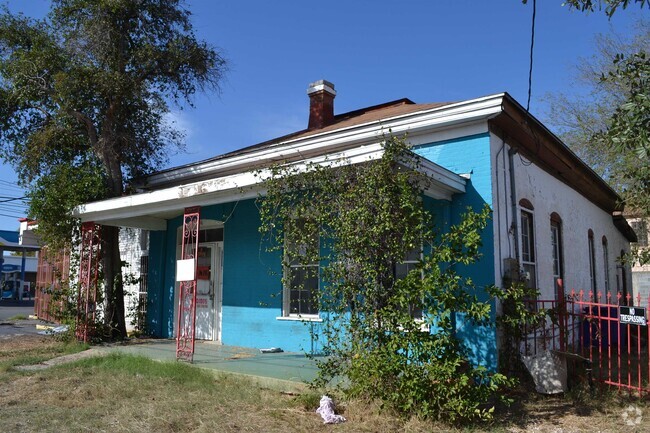 Building Photo - 1416 Victoria St Rental