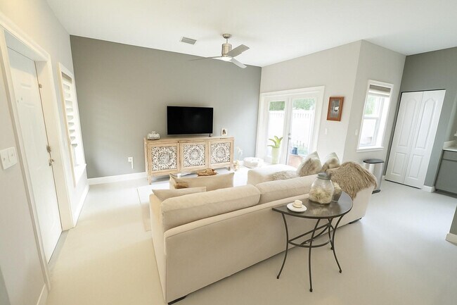 Photo - 303 SE 22nd St