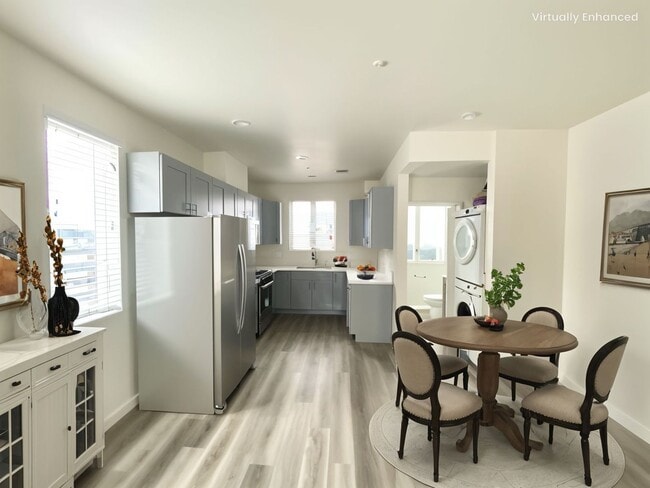Building Photo - 2409 1/2 Ridgeley Dr Unit 2409 1/2 Ridgeley Rental