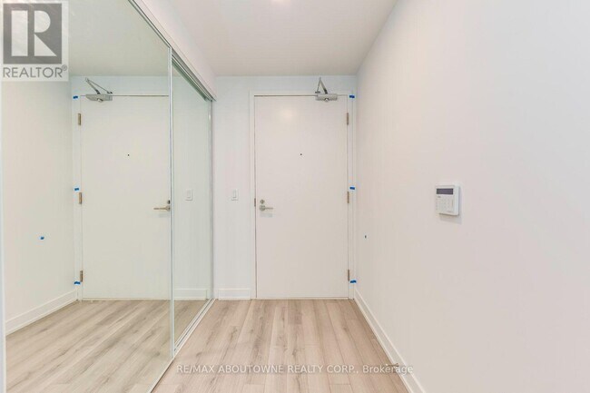 Photo - 230 Simcoe St Unit 1327