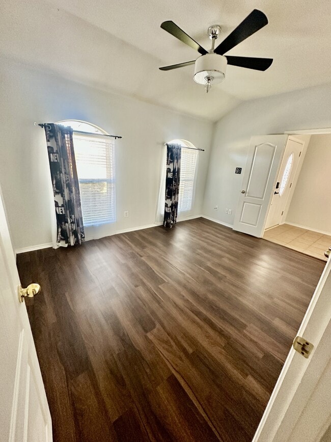 Photo - 1044 Aviary Dr