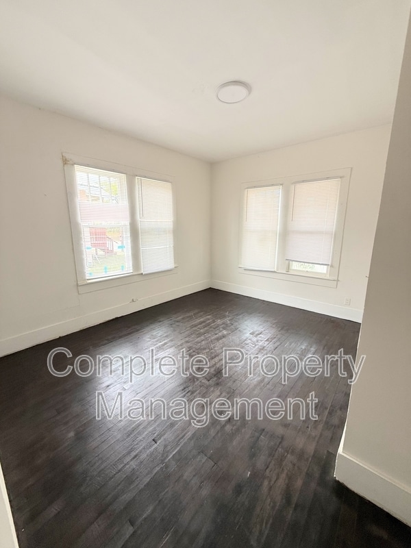 Photo - 2234 19th St N