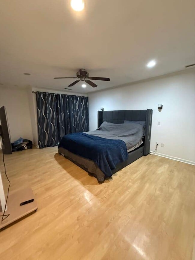 Photo - 22 Dr Martin Luther King Jr Dr Unit B6