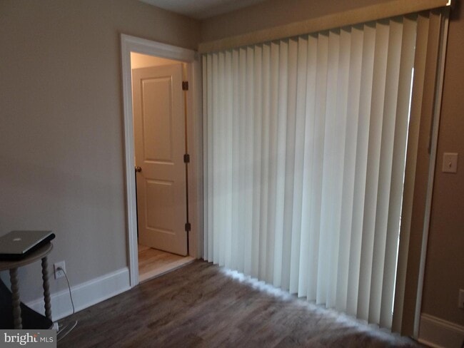 Photo - 210 W 9th St