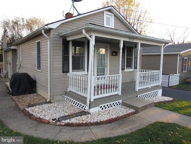 Photo - 203 W 5th Ave