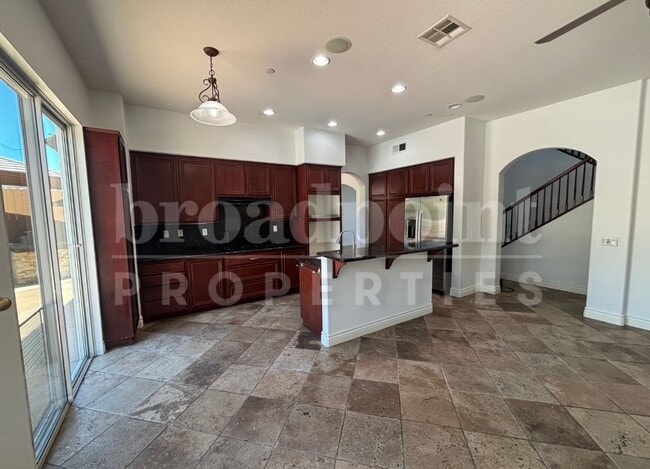 Photo - 637 Oak Glade Dr