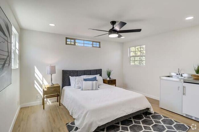 Building Photo - 3770 Clinton St Unit Studio B Rental