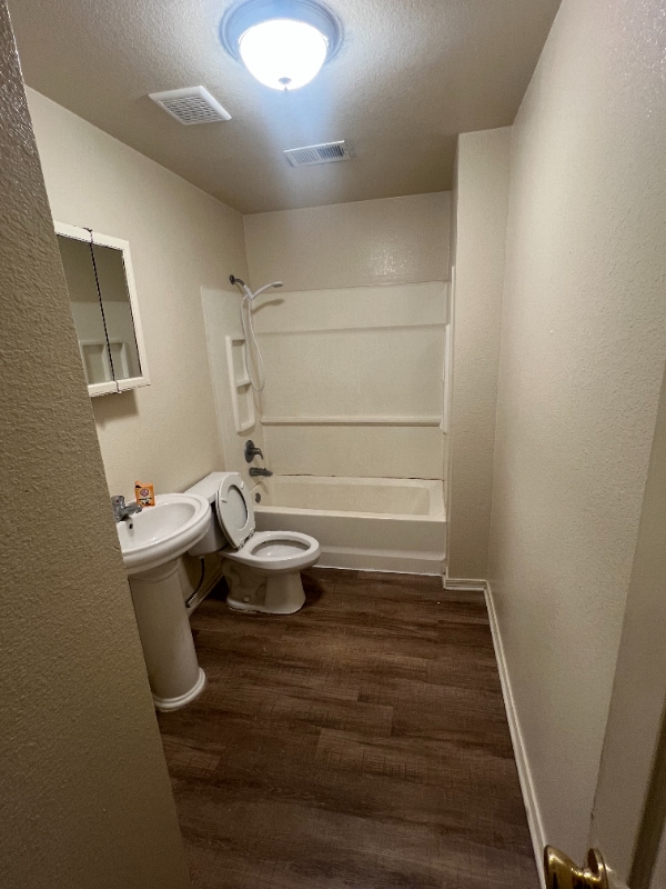 Photo - 2420 Poplar St