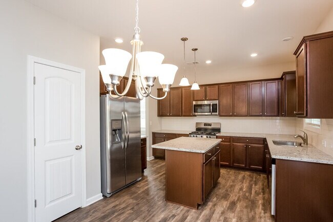 Photo - 383 Lenore Ct